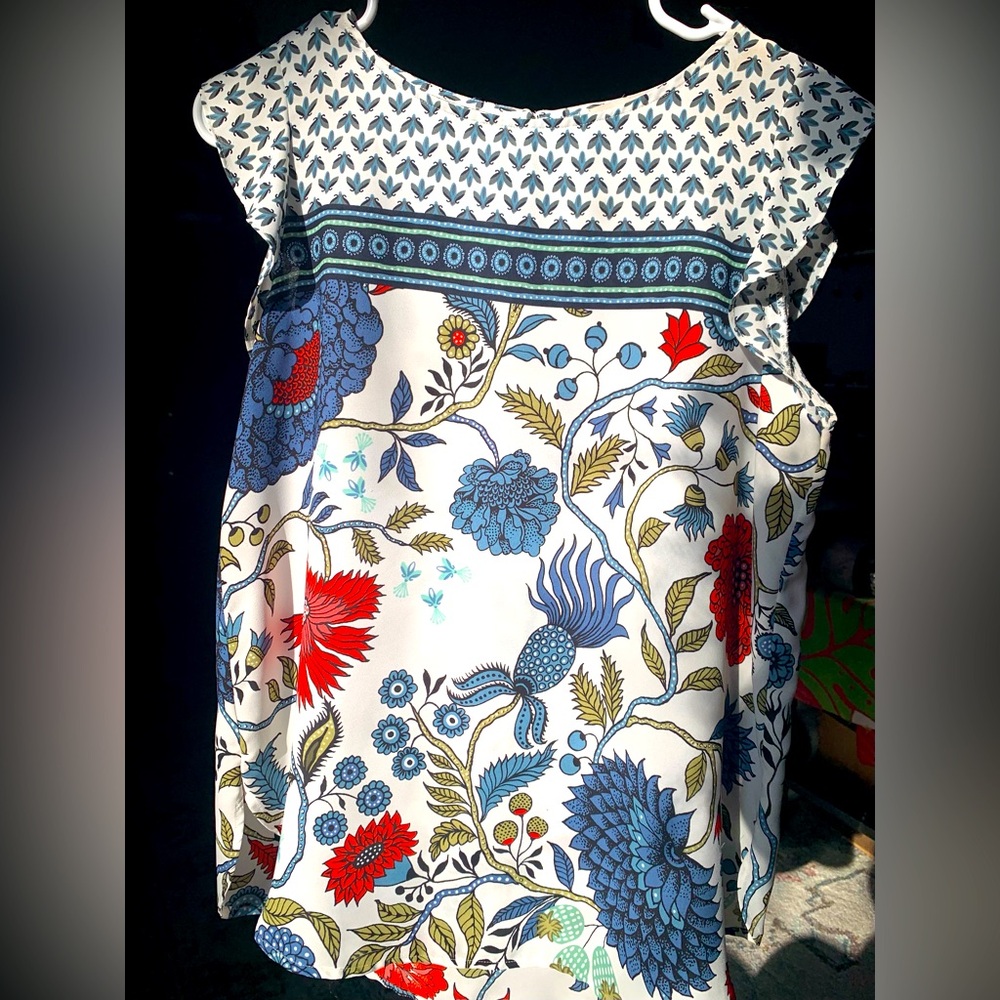 LOFT capped sleeveless paisley blouse. Ladies Small.